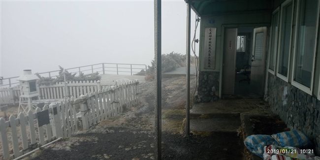 玉山初雪。（圖／氣象局提供）