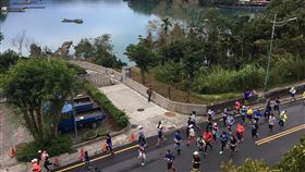 日月潭環湖路跑賽　融合邵族逐鹿傳說日月潭國家風景區管理處、中華民國運動休閒推廣協會與美國戶外品牌合作，20日舉辦「MERRELL日月潭櫻舞飛揚環湖路跑賽」，今年賽事融合日月潭邵族文化「逐鹿傳說」，選手贈品、完賽獎牌、完賽毛巾都以鹿為造型設計。（日月潭國家風景區管理處提供）中央社記者蕭博陽南投傳真　108年1月20日