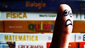 沮喪、絕望、低潮、壓力-flickr-Juliana Coutinho-https://www.flickr.com/photos/ngmmemuda/4171221241/