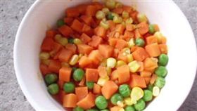 月子中心,三色豆,便宜,爆怨公社,月子餐（圖／翻攝自爆怨公社）