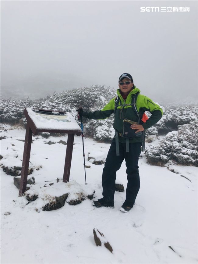 雪山今年第一場初雪。