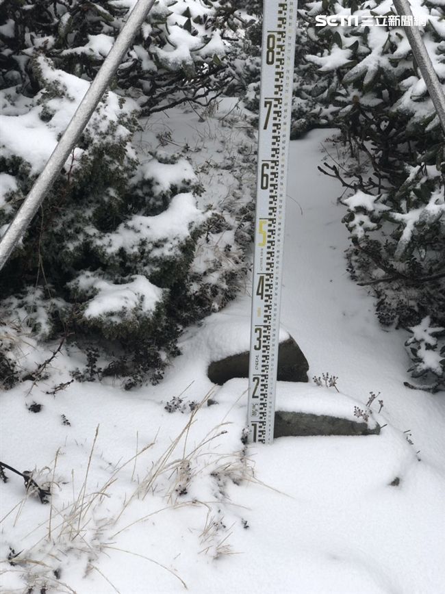 雪山今年第一場初雪。