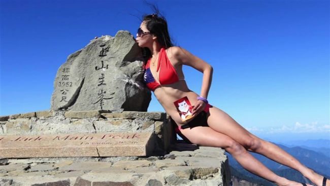 比基尼登山客凍死　搜救隊伴屍等吊掛