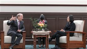 蔡英文總統21日在總統府接見美國智庫「外交關係協會」會長哈斯。（圖／總統府提供）