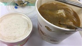 確定不是買午餐？這間公司吃尾牙「每人一碗臭臭鍋」（圖／爆廢公社）