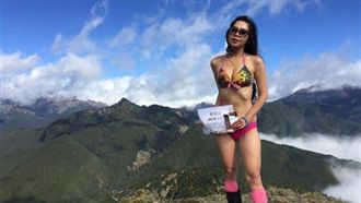 酸民抨擊比基尼登山客　龍應台反嗆