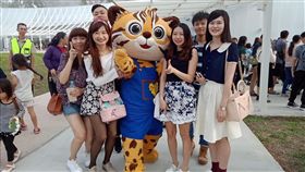 新春遊花博　吉祥物發紅包新春期間，台中花博推出迎春活動，花博吉祥物將在各園區發送印有吉祥物圖像的可愛紅包及春節限定石虎家族貼紙，讓民眾感受年節溫馨氣息。（台中市政府提供）中央社記者趙麗妍傳真　108年1月19日