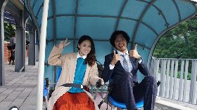 盧以恩合體青木崇高　為深澳鐵道自行車