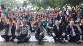 蔡英文總統20日出席「高雄橋頭事件40周年專書發表會」。（圖／總統府提供）