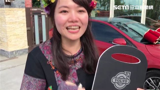 公司年終送百萬名車　員工驚喜落淚