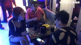 高雄新興分局臨檢時查獲3名少女在酒吧坐檯（翻攝畫面）