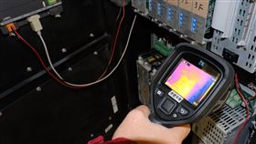 桃園搶救責任區訪視　出動紅外線熱顯像儀桃園市政府消防局今年首度將「搶救責任區訪視」制度應用在農曆年節中，主動出擊管理災害，並出動紅外線熱顯像儀（圖），應用在電影院機房、總機房檢驗，藉此找出災害潛勢區，事前防範。中央社記者吳睿騏桃園攝　108年1月21日