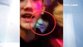 女鬼躲背後慘白詭笑　網爆KTV內幕