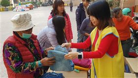 統一集團員工送愛　募逾3萬件二手物資統一企業社會福利基金會發起「依舊有愛」二手物資捐贈活動，今年號召統一集團旗下南部16家公司員工，鼓勵同仁將不合身或還沒穿過的衣物及二手書籍，轉贈給需要的機構，收到超過3萬件衣物等物資。（統一社福基金會提供）中央社記者楊思瑞台南傳真　108年1月21日