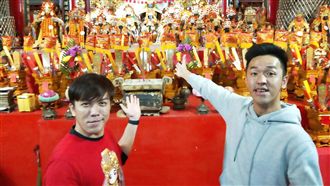 西羅聖王公送暖！府城信眾瘋搶孤