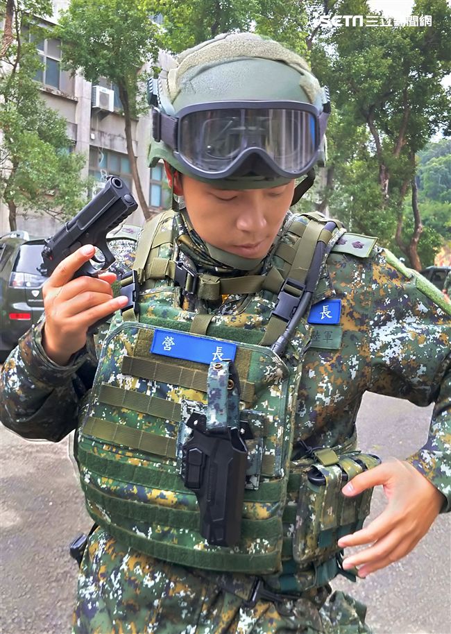 國造T75K3手槍準確度較佳，裝彈量也由7發倍增為15發。（記者邱榮吉/攝影）