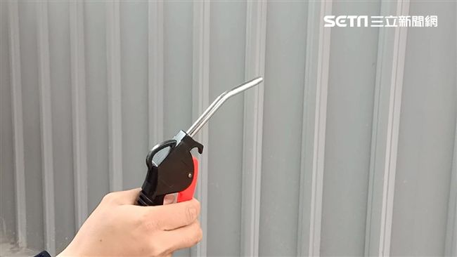 嬉鬧玩弄空氣噴槍！36歲女差點丟命