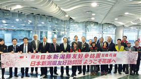 花蓮推廣觀光　攜日本新潟縣研商包機直航日本新潟縣副縣長益田浩22日率團抵花蓮，為計畫兩地包機直航踩線，並研商締結姊妹縣事宜，提升兩縣觀光產業及振興地方經濟，花蓮縣政府觀光處長唐玉書（前中）上午帶領觀光處員工接機，表達熱烈歡迎。（花蓮縣政府提供）中央社記者李先鳳傳真　108年1月22日