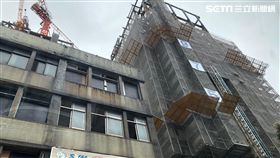 磁磚剝落。（圖／記者蔡佩蓉攝影）