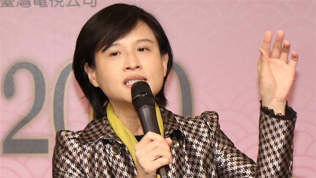 遭資深藝人甩巴掌　鄭麗君照常上班