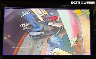 醉妻吐滿車！夫與運將口角暴怒咬胸部