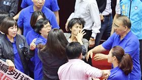 立法院打架、國會打架、邱議瑩遭許淑華呼巴掌／中央社