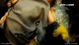 情侶吵架搶鑰匙！女做傻事警即時救命