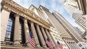 2019年已到來，面對國際局勢的不穩定，新一年的投資計劃更應小心謹慎，「現金為王」似乎成為當前投資者必採行的投資策略，但台股之中潛藏的許多寶藏，仍有待投資人細心發掘。