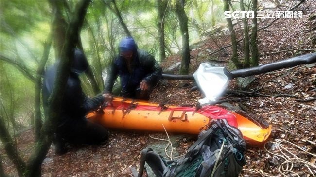 拚救「G哥」遺體　搜救扛鏈鋸再上山