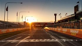 韓國瑜,澳洲V8賽車,F1,機場,ㄚ樺媽媽,年菜 圖/翻攝自supercars臉書