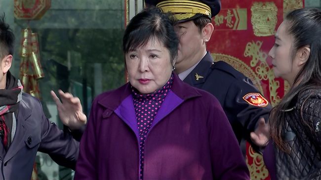 鄭惠中領低收住天龍宅？應曉薇揭真相