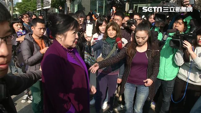 鄭惠中道歉遭嗆：虧妳還是女義警耶！