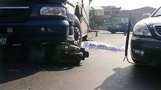 台南母女雙載遇劫　遭大貨車輾爆頭亡