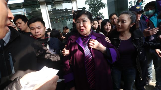 她揭鄭惠中領身障卡　作家：曾經藝人