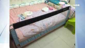 孩遭嬰床圍欄夾死　母籲修法制定標準
