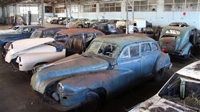 ▲法國穀倉中的老爺車。（圖／翻攝網站）