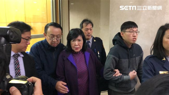 鄭惠中離開北檢稱願與鄭麗君見面致歉