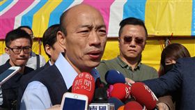 馬王高雄參拜　韓國瑜避談相公說法國民黨內前總統馬英九、前立法院長王金平被視為是2020總統大選熱門人選，兩人13日到高雄阿蓮區天廟參拜，高雄市長韓國瑜（前）也到場，受訪時避談曾說過「有人已是相公」說法。中央社記者陳朝福攝　108年1月13日