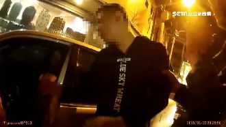 男嗆警…意外驚見「暗黑理科太太」