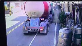 預拌車,民宅,高雄/翻攝畫面