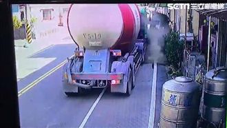 影片曝光！預拌車衝撞民宅爆炸噴火球