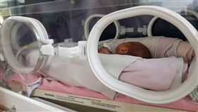 顧健康又防兒虐  每個寶寶將有專責家庭兒醫為了健全兒童醫療體系，衛生福利部將推「全方位兒童醫療照護網絡」，最快3月上路。每個新生兒都有家庭醫師照顧，每年至少要家訪一次；各縣市要設至少一家重點醫院，提供24小時兒童緊急醫療和加護中心。中央社記者陳偉婷攝　108年1月23日