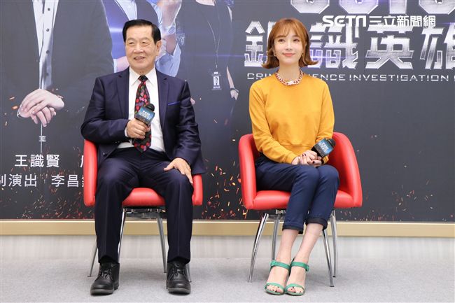 李昌鈺在《鑑識英雄II正義之戰》已本色演出,還與蔡淑臻同框。(圖/中視提供)