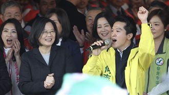 有暖！何志偉為百歲阿嬤做「這事」！