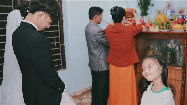 說好長大娶我的！她婚禮上表情超母湯