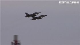 中共軍機擾台 美國2軍艦通過台海