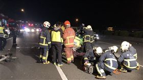 新北,三鶯交流道,國道三號,車禍,追撞,疲勞駕駛,打瞌睡（圖／翻攝畫面）