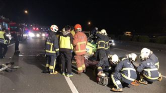 疑打瞌睡追撞害翻車　釀1重傷4輕傷