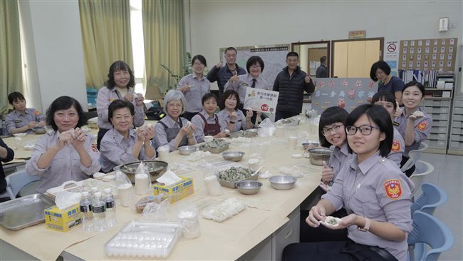 員警過年需執勤　社區媽包元寶當存糧