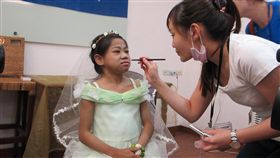 洗腎少女蘇霈涵圓夢披婚紗
圖／中央社提供
